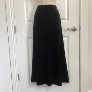 Willi Smith Black Velvet Pull on Women's Skirt, Size M, NWT
